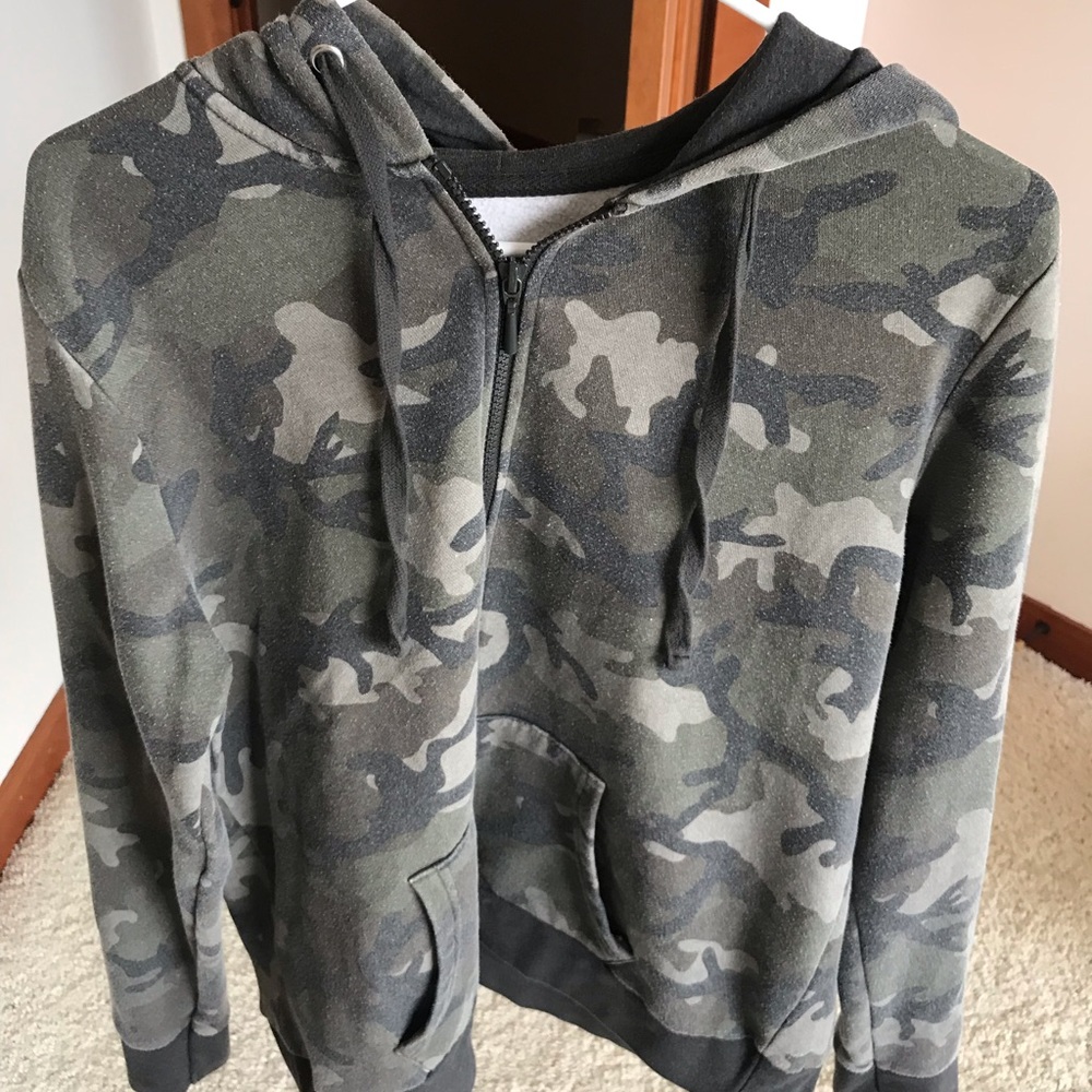 Camo zip up🔥🔥